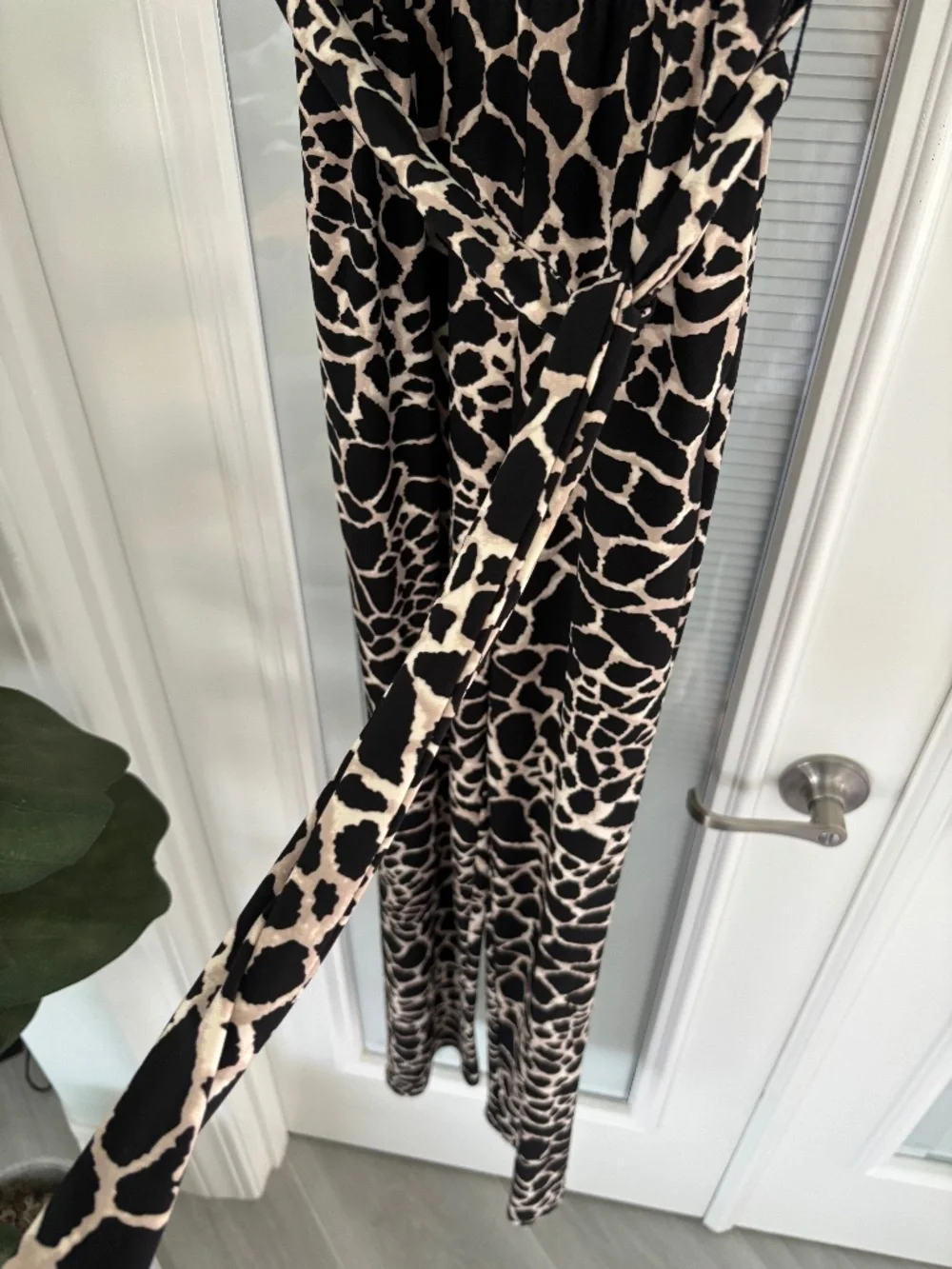 Anne Klein Giraffe Print V-Neck Jumpsuit Sz 6